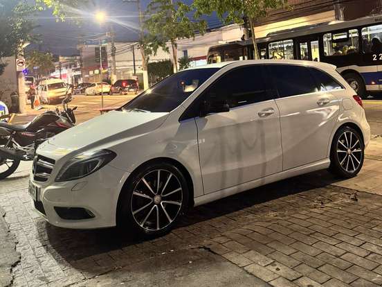 MERCEDES-BENZ-B 200-1.6 SPORT TURBO GASOLINA 4P AUTOMÁTICO MERCEDES-BENZ-B 200-2013