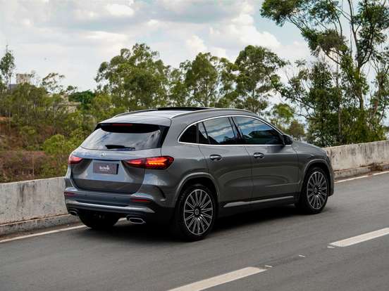 MERCEDES-BENZ-GLA 200-2025
