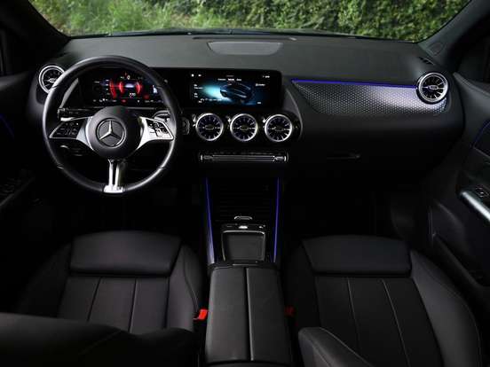 MERCEDES-BENZ-GLA 200-2024