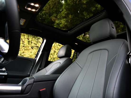 MERCEDES-BENZ-GLA 200-2024
