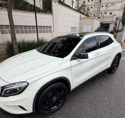 MERCEDES-BENZ-GLA 200-2017