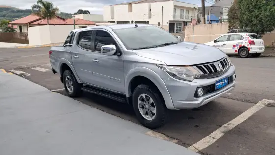 MITSUBISHI L200 TRITON 2.4 16V TURBO DIESEL SPORT HPE CD 4P 4X4 AUTOMÁTICO