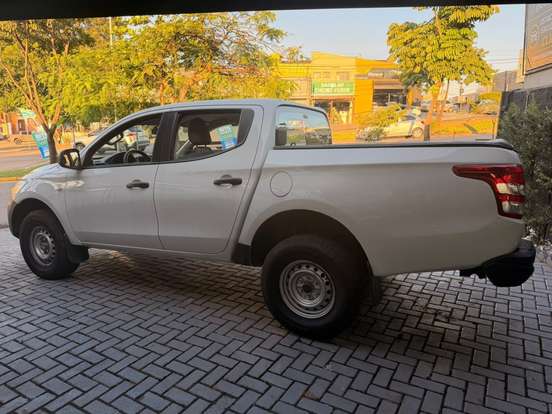 MITSUBISHI-L200 TRITON-2.4 16V TURBO DIESEL GL CD 4X4 MANUAL MITSUBISHI-L200 TRITON-2021