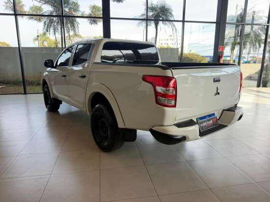 MITSUBISHI-L200 TRITON-2.4 16V TURBO DIESEL GL CD 4X4 MANUAL MITSUBISHI-L200 TRITON-2022