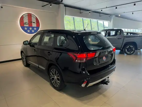 MITSUBISHI-OUTLANDER-2016