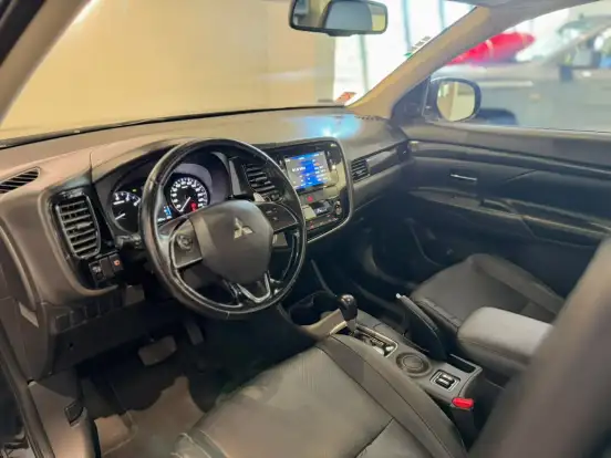 MITSUBISHI-OUTLANDER-2.0 16V GASOLINA 4P AUTOMÁTICO MITSUBISHI-OUTLANDER-2016
