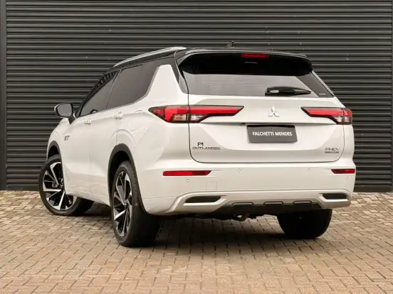 MITSUBISHI-OUTLANDER-2025