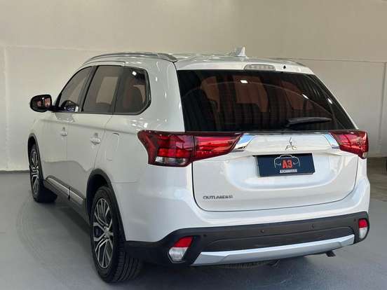 MITSUBISHI-OUTLANDER-2017