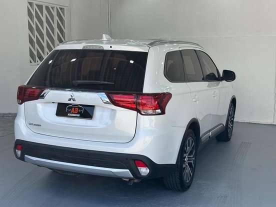 MITSUBISHI-OUTLANDER-2.0 COMFORT 16V GASOLINA 4P AUTOMÁTICO MITSUBISHI-OUTLANDER-2017