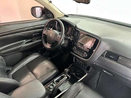 MITSUBISHI-OUTLANDER-2017