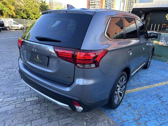 MITSUBISHI-OUTLANDER-2016
