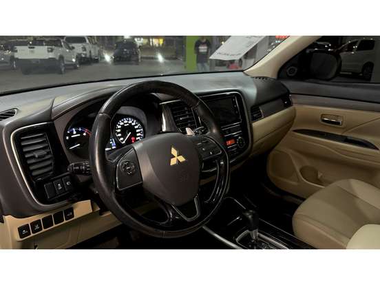 MITSUBISHI-OUTLANDER-2.2 MIVEC DI-D DIESEL HPE-S AWD AUTOMÁTICO MITSUBISHI-OUTLANDER-2018