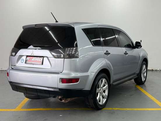 MITSUBISHI-OUTLANDER-2009