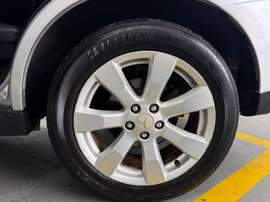 MITSUBISHI-OUTLANDER-2009