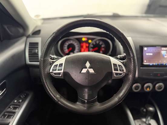 MITSUBISHI-OUTLANDER-2009