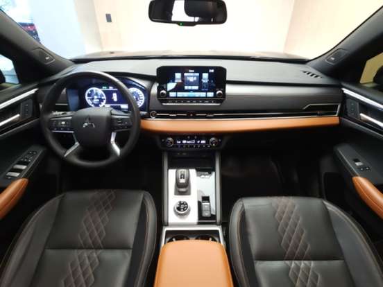 MITSUBISHI-OUTLANDER-2.4 PHEV SIGNATURE S-AWC DHT MITSUBISHI-OUTLANDER-2025