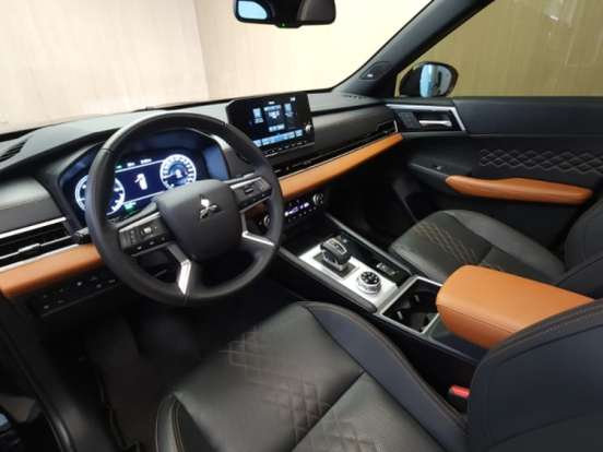 MITSUBISHI-OUTLANDER-2.4 PHEV SIGNATURE S-AWC DHT MITSUBISHI-OUTLANDER-2025