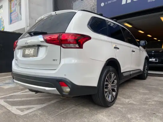 MITSUBISHI-OUTLANDER-2015