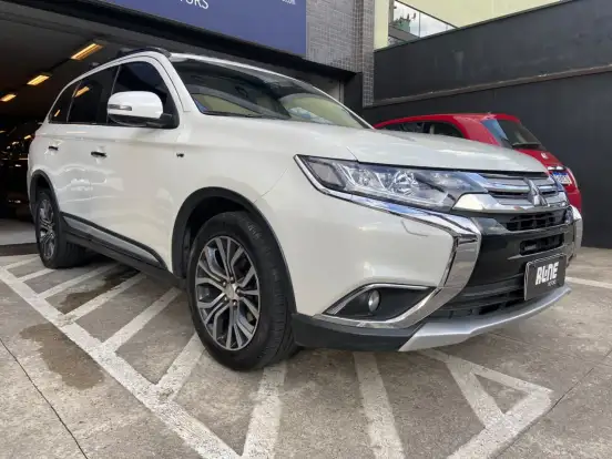 MITSUBISHI-OUTLANDER-3.0 GT 4X4 V6 24V GASOLINA 4P AUTOMÁTICO MITSUBISHI-OUTLANDER-2015