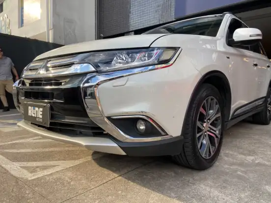 MITSUBISHI-OUTLANDER-3.0 GT 4X4 V6 24V GASOLINA 4P AUTOMÁTICO MITSUBISHI-OUTLANDER-2015