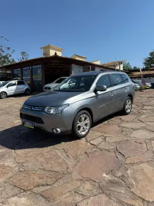 MITSUBISHI-OUTLANDER-2013