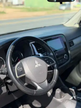 MITSUBISHI-OUTLANDER-2013