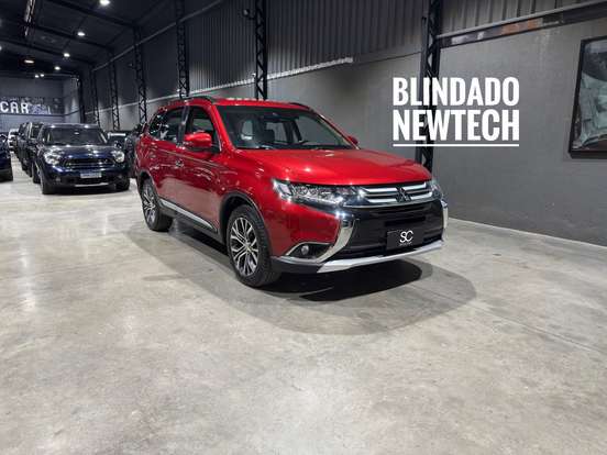 MITSUBISHI-OUTLANDER-3.0 GT 4X4 V6 24V GASOLINA 4P AUTOMÁTICO MITSUBISHI-OUTLANDER-2016