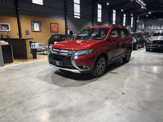 MITSUBISHI-OUTLANDER-2016
