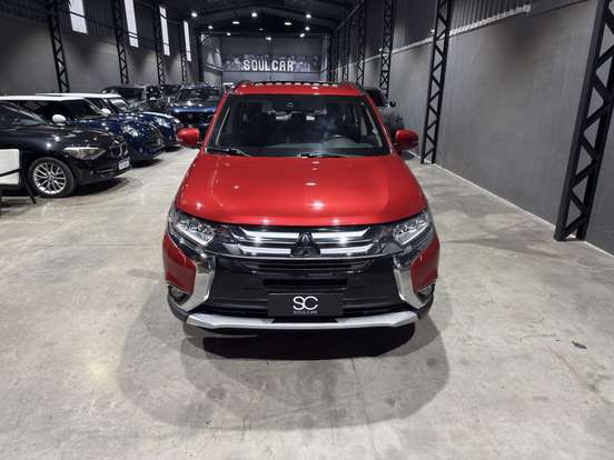 MITSUBISHI-OUTLANDER-3.0 GT 4X4 V6 24V GASOLINA 4P AUTOMÁTICO MITSUBISHI-OUTLANDER-2016