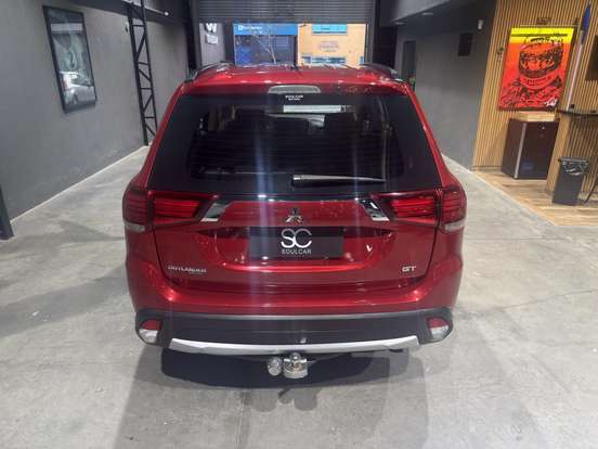 MITSUBISHI-OUTLANDER-3.0 GT 4X4 V6 24V GASOLINA 4P AUTOMÁTICO MITSUBISHI-OUTLANDER-2016