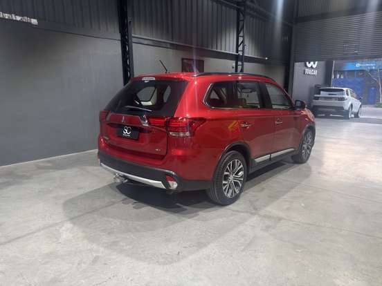 MITSUBISHI-OUTLANDER-2016