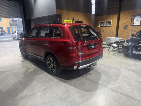 MITSUBISHI-OUTLANDER-2016