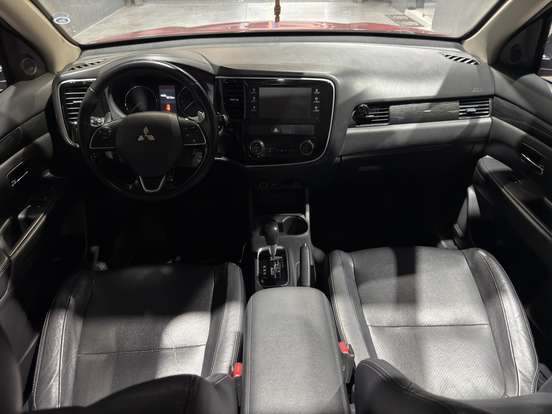 MITSUBISHI-OUTLANDER-3.0 GT 4X4 V6 24V GASOLINA 4P AUTOMÁTICO MITSUBISHI-OUTLANDER-2016