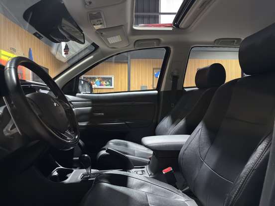 MITSUBISHI-OUTLANDER-3.0 GT 4X4 V6 24V GASOLINA 4P AUTOMÁTICO MITSUBISHI-OUTLANDER-2016