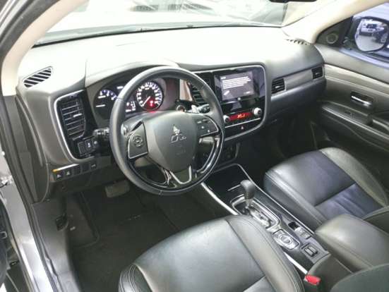 MITSUBISHI-OUTLANDER-2021