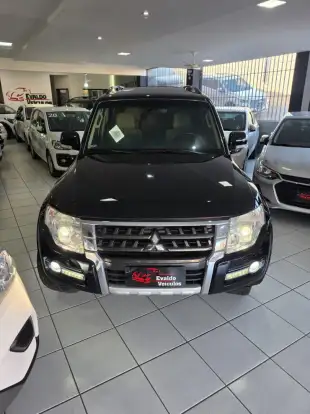 MITSUBISHI-PAJERO-2017