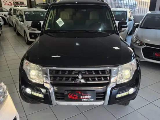 MITSUBISHI-PAJERO-3.2 HPE 4X4 7 LUGARES 16V TURBO INTERCOOLER DIESEL 4P AUTOMÁTICO MITSUBISHI-PAJERO-2017