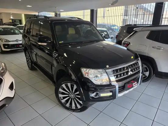 MITSUBISHI-PAJERO-2017