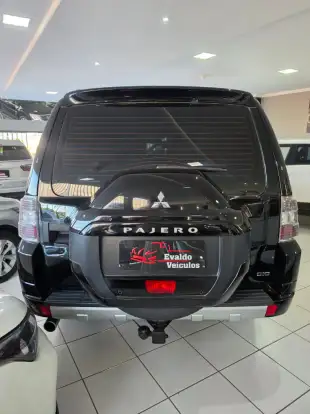 MITSUBISHI-PAJERO-2017