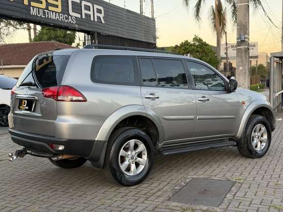 MITSUBISHI-PAJERO-3.2 4X4 16V TURBO INTERCOOLER DIESEL 4P AUTOMÁTICO MITSUBISHI-PAJERO-2015