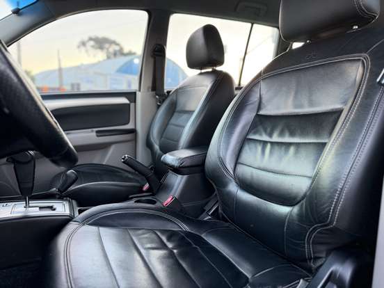 MITSUBISHI-PAJERO-2015