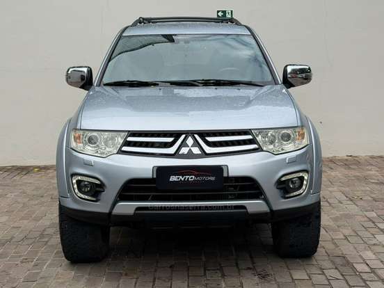 MITSUBISHI-PAJERO-2015