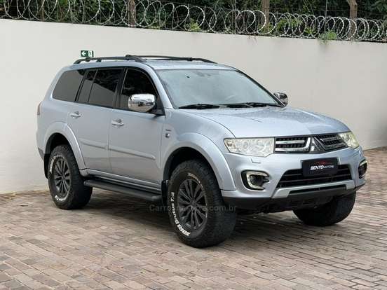 MITSUBISHI-PAJERO-2015
