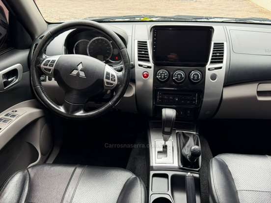 MITSUBISHI-PAJERO-2015