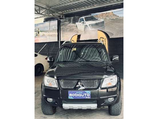 MITSUBISHI-PAJERO TR4-2.0 4X2 16V 140CV FLEX 4P AUTOMÁTICO MITSUBISHI-PAJERO TR4-2013