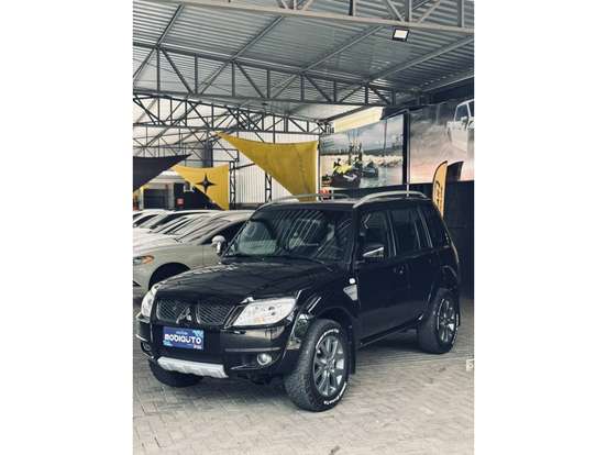 MITSUBISHI-PAJERO TR4-2.0 4X2 16V 140CV FLEX 4P AUTOMÁTICO MITSUBISHI-PAJERO TR4-2013