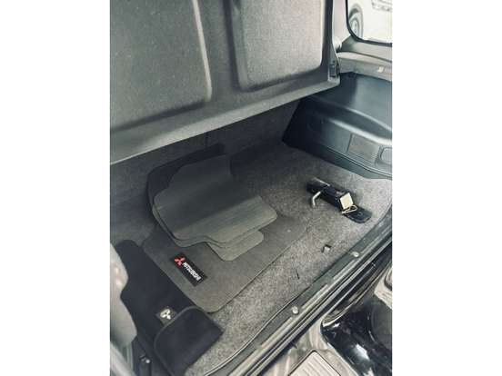 MITSUBISHI-PAJERO TR4-2013