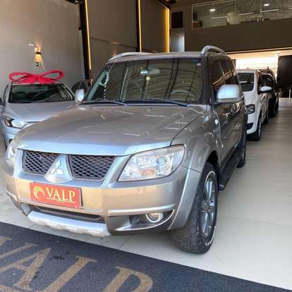 MITSUBISHI-PAJERO TR4-2.0 4X4 16V 140CV FLEX 4P AUTOMÁTICO MITSUBISHI-PAJERO TR4-2011