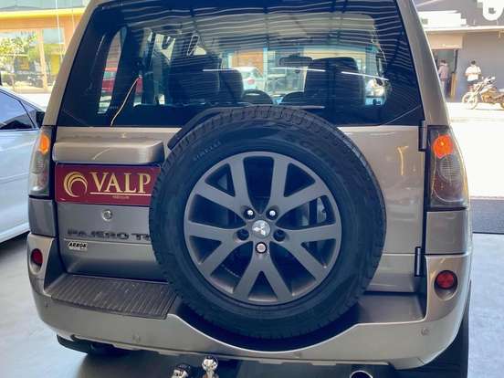 MITSUBISHI-PAJERO TR4-2.0 4X4 16V 140CV FLEX 4P AUTOMÁTICO MITSUBISHI-PAJERO TR4-2011