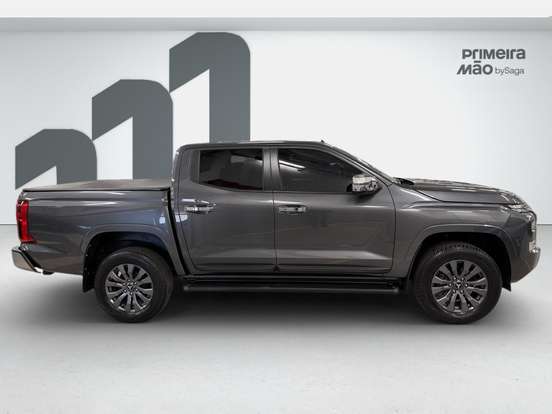 MITSUBISHI-TRITON-2025